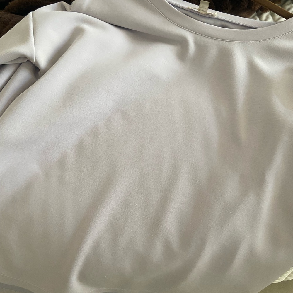 Women's Lavender Top - Picture 2 of 3